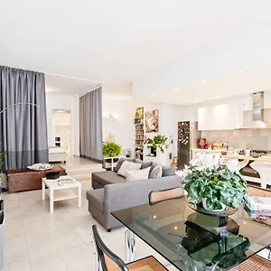 https://luminoso-nuovalucello-apart-giardino-e-parcheggio-privato.catania-hotels.net